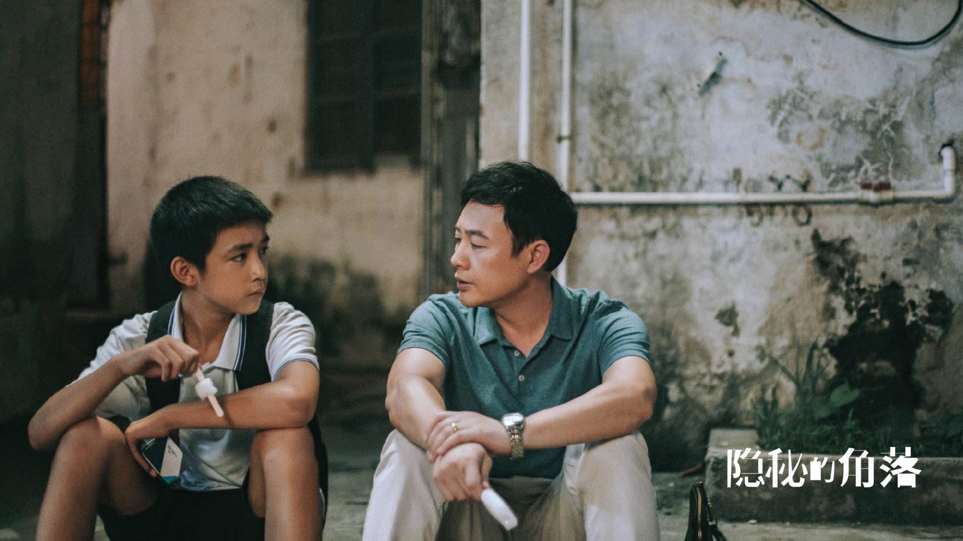 布莱顿中场层层推进撕裂密集防守，布莱顿主场球衣